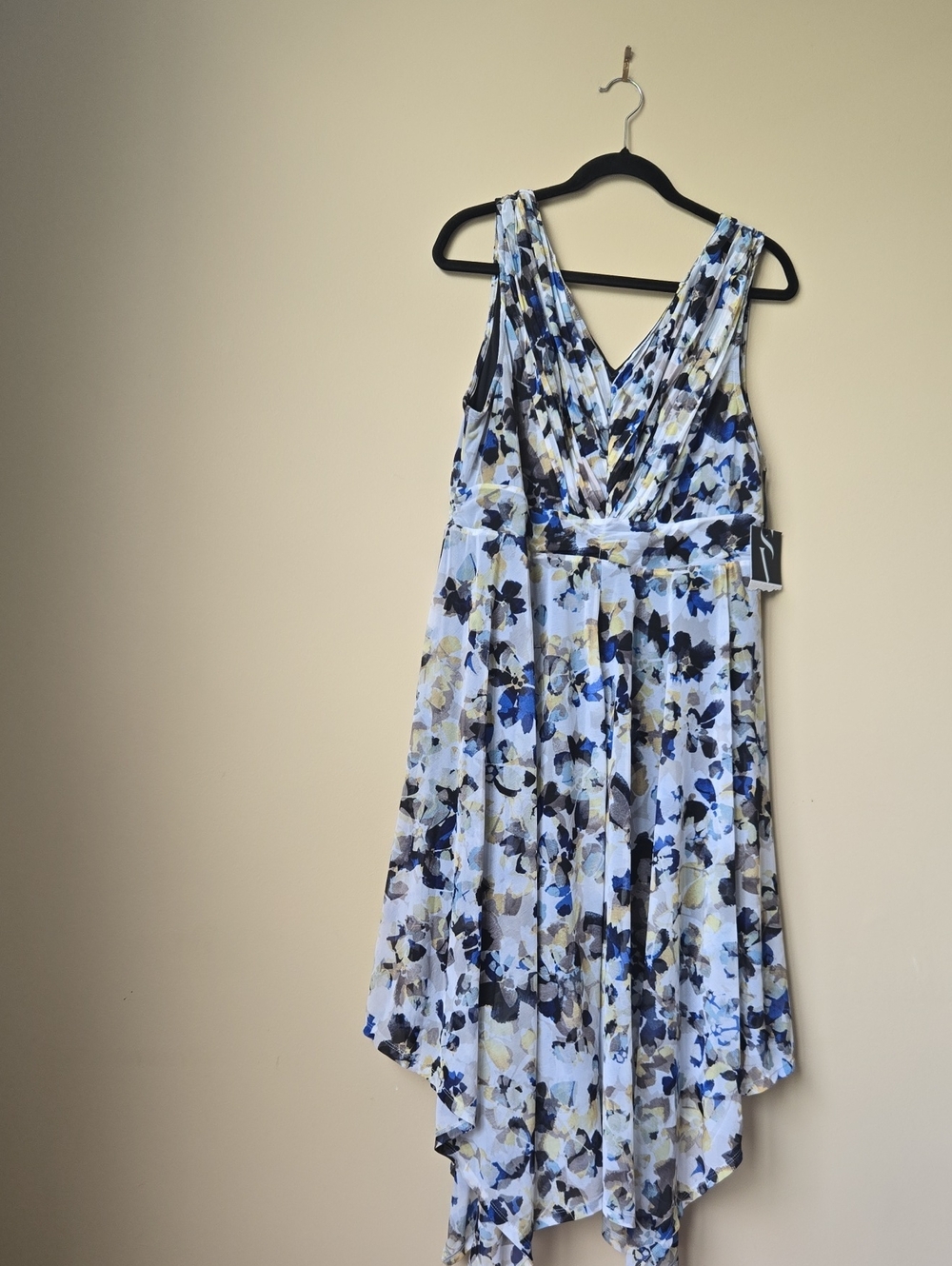 Vera Wang Blue Floral Handkerchief-Hem V-Neck Dress
